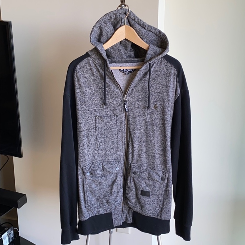 Volcom full zip sweat shirt with pockets size M